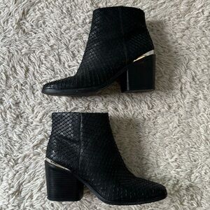 VC John Camuto Black Booties size 5.5